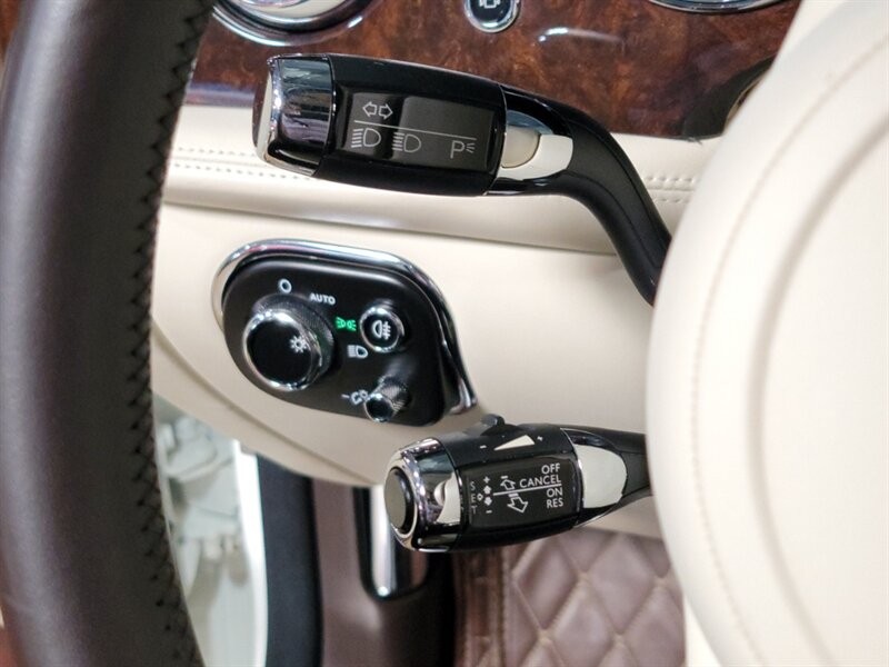 Bentley Mulsanne Vehicle Full-screen Gallery Image 44