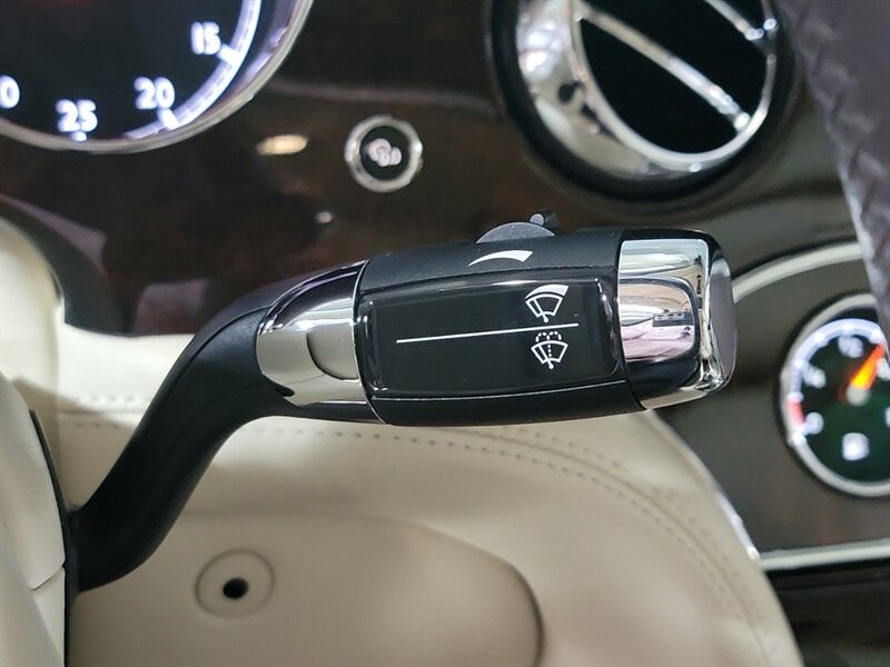 Bentley Mulsanne Vehicle Full-screen Gallery Image 45