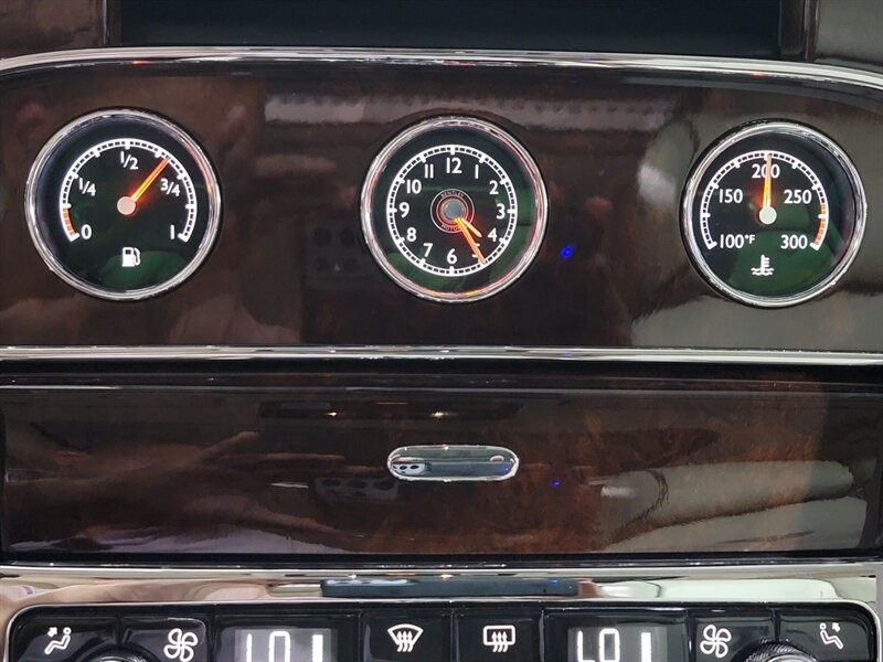 Bentley Mulsanne Vehicle Full-screen Gallery Image 48