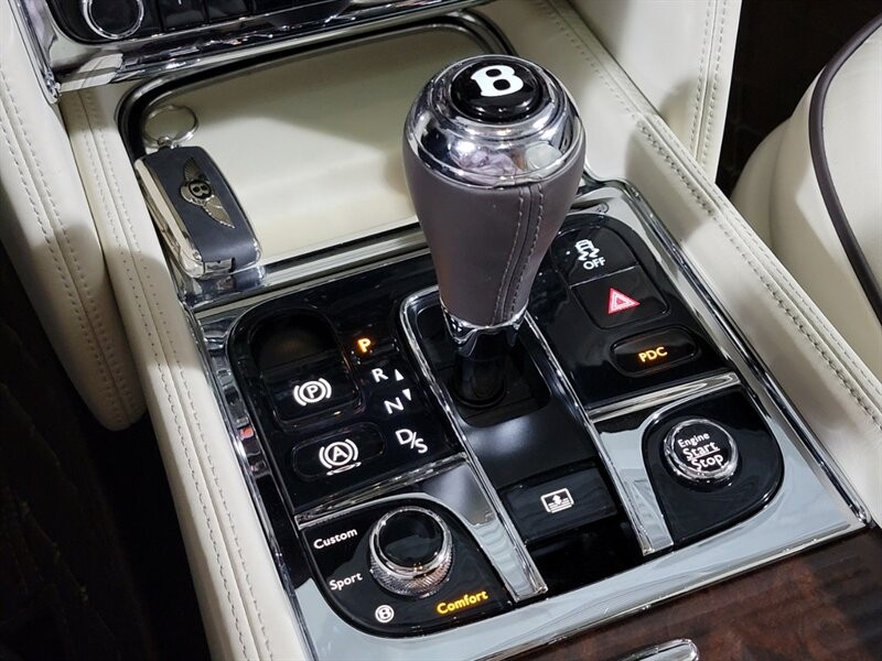 Bentley Mulsanne Vehicle Full-screen Gallery Image 50