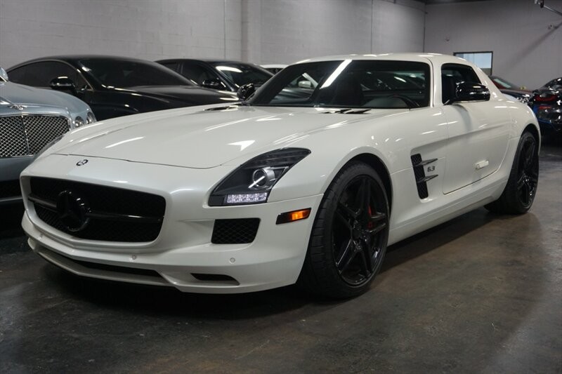 Mercedes-Benz SLS AMG GT Vehicle Full-screen Gallery Image 02