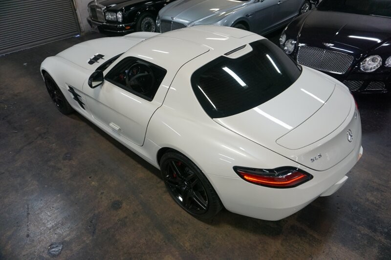 Mercedes-Benz SLS AMG GT Vehicle Full-screen Gallery Image 08