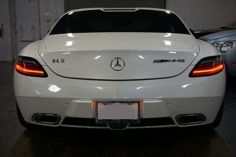 Mercedes-Benz SLS AMG GT Vehicle Full-screen Gallery Image 10