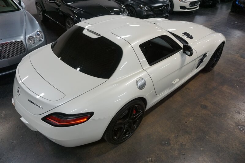 Mercedes-Benz SLS AMG GT Vehicle Full-screen Gallery Image 11