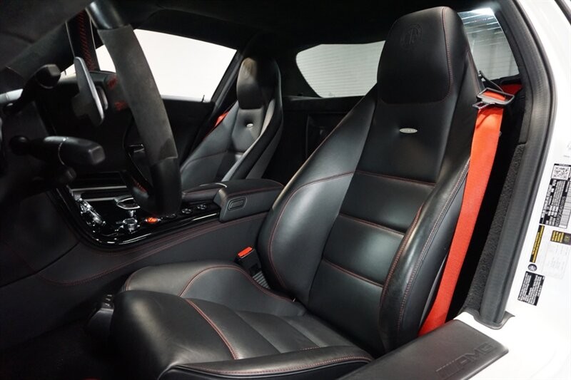 Mercedes-Benz SLS AMG GT Vehicle Full-screen Gallery Image 22
