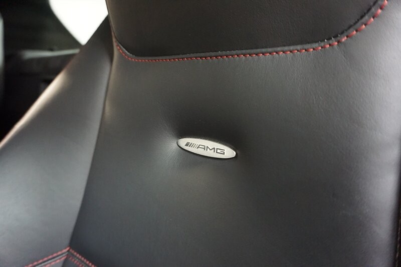 Mercedes-Benz SLS AMG GT Vehicle Full-screen Gallery Image 23