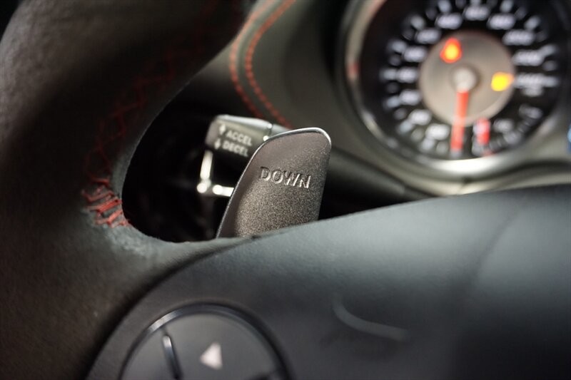 Mercedes-Benz SLS AMG GT Vehicle Full-screen Gallery Image 31