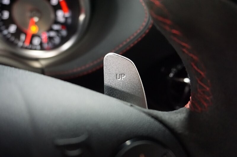 Mercedes-Benz SLS AMG GT Vehicle Full-screen Gallery Image 32