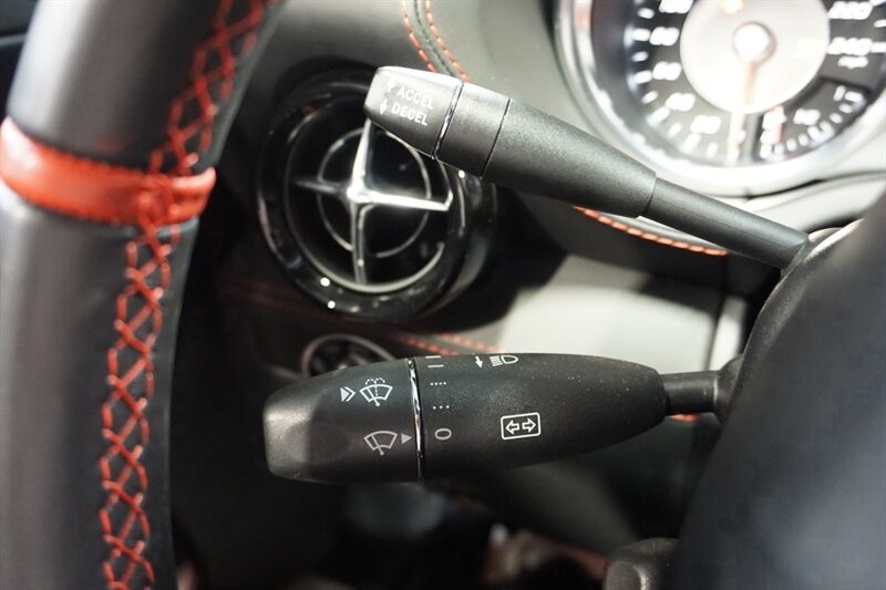 Mercedes-Benz SLS AMG GT Vehicle Full-screen Gallery Image 33