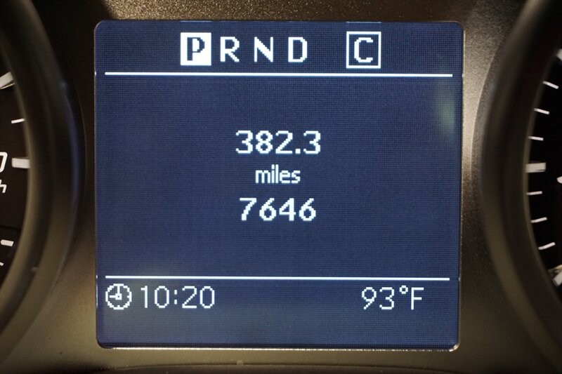 Mercedes-Benz SLS AMG GT Vehicle Full-screen Gallery Image 35