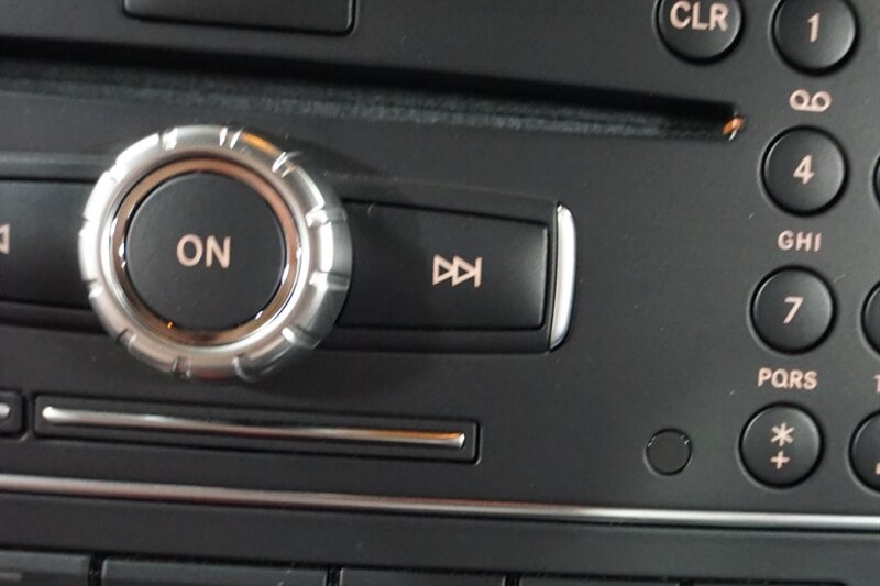 Mercedes-Benz SLS AMG GT Vehicle Full-screen Gallery Image 43