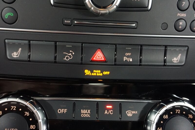 Mercedes-Benz SLS AMG GT Vehicle Full-screen Gallery Image 44