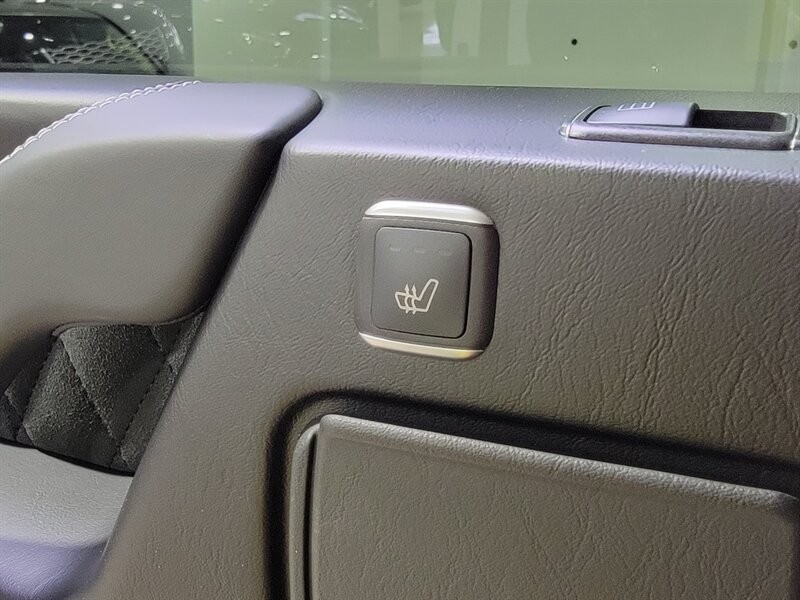 Mercedes-Benz G 550 4x4 Squared Vehicle Full-screen Gallery Image 24