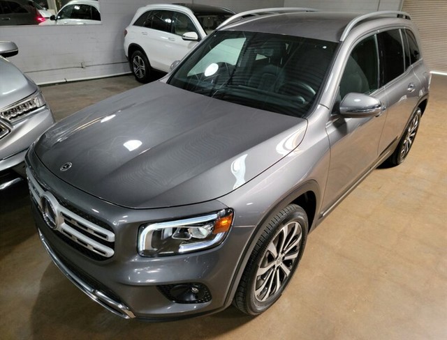 Mercedes-Benz 250 Vehicle Full-screen Gallery Image 03