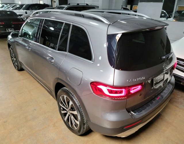 Mercedes-Benz 250 Vehicle Full-screen Gallery Image 08