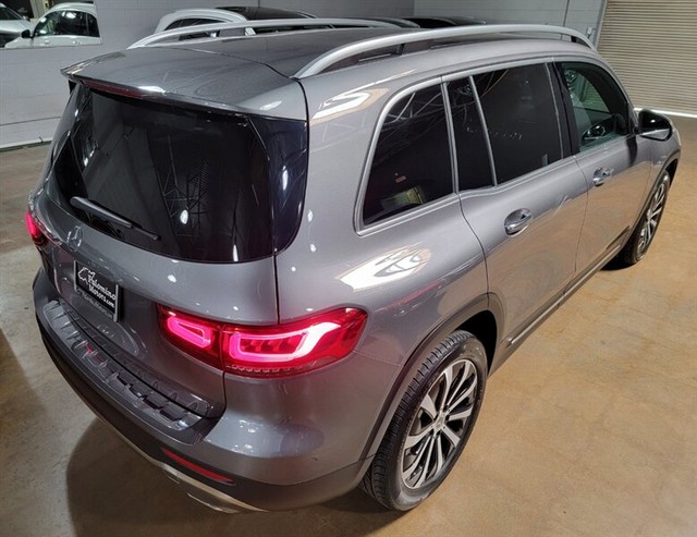 Mercedes-Benz 250 Vehicle Full-screen Gallery Image 09