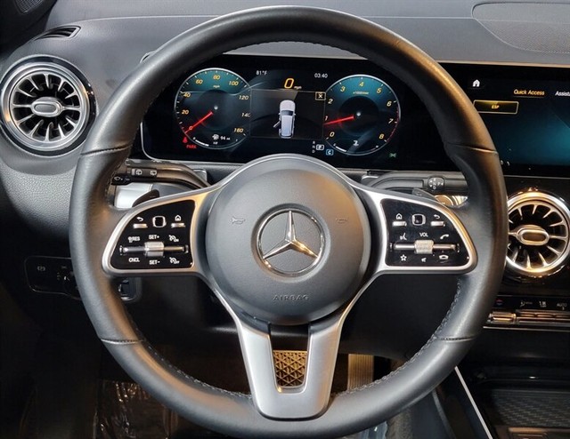 Mercedes-Benz 250 Vehicle Full-screen Gallery Image 37