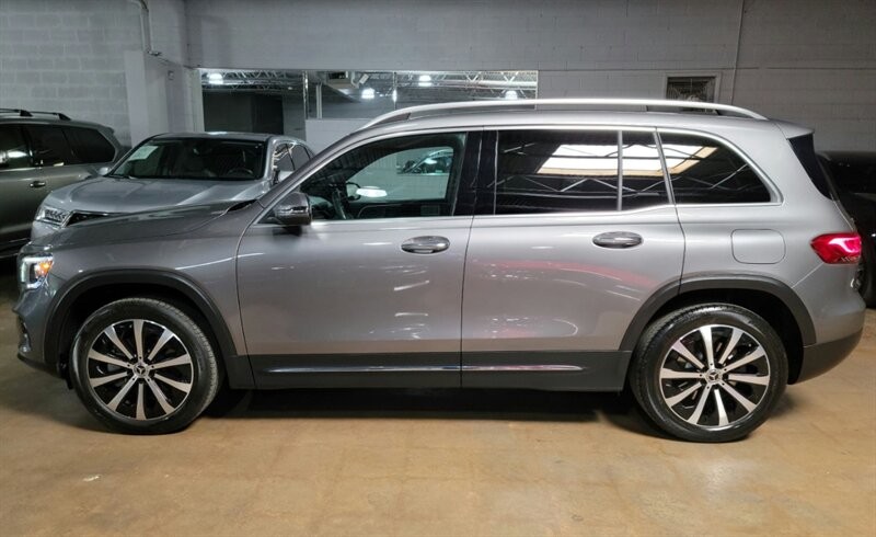 Mercedes-Benz 250 Vehicle Full-screen Gallery Image 06