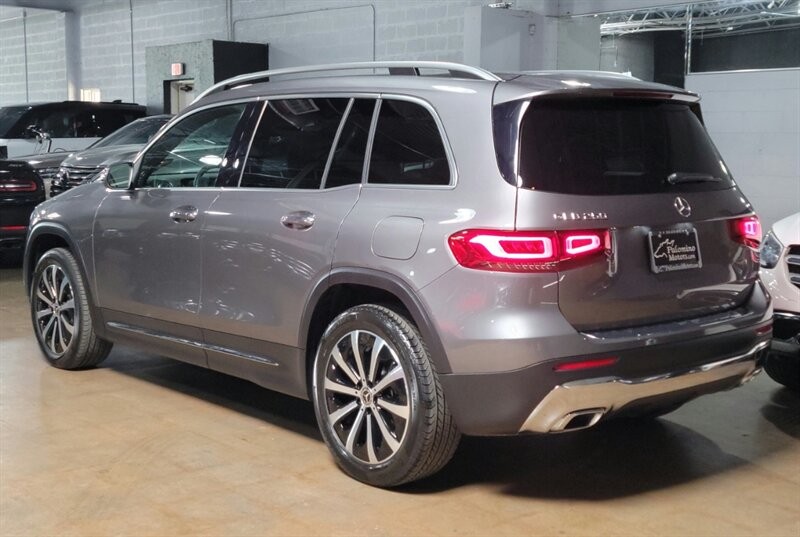 Mercedes-Benz 250 Vehicle Full-screen Gallery Image 07