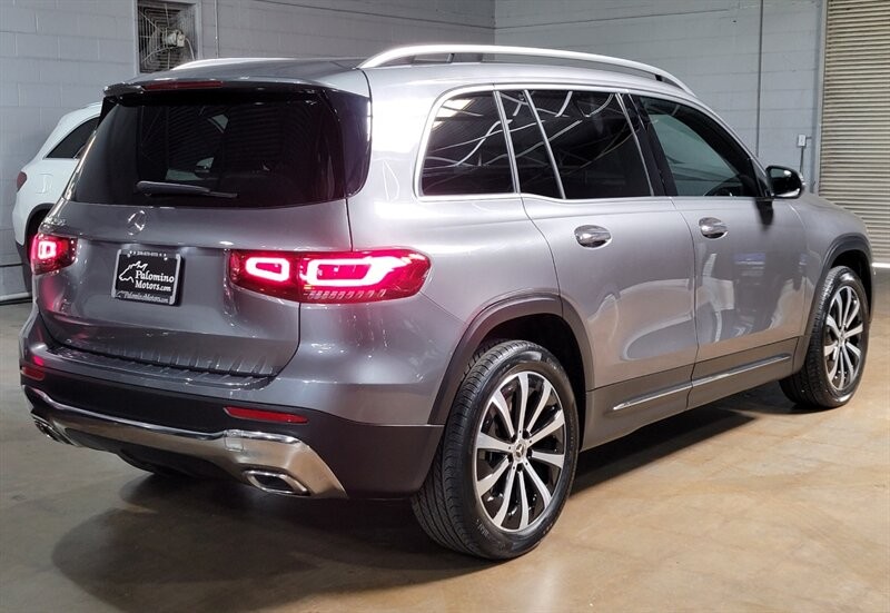 Mercedes-Benz 250 Vehicle Full-screen Gallery Image 10