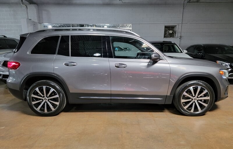 Mercedes-Benz 250 Vehicle Full-screen Gallery Image 13