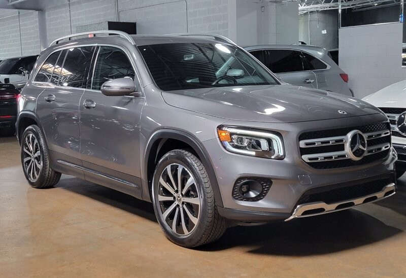 Mercedes-Benz 250 Vehicle Full-screen Gallery Image 14