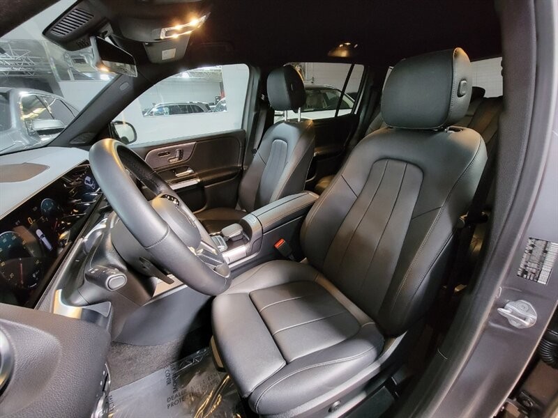 Mercedes-Benz 250 Vehicle Full-screen Gallery Image 20