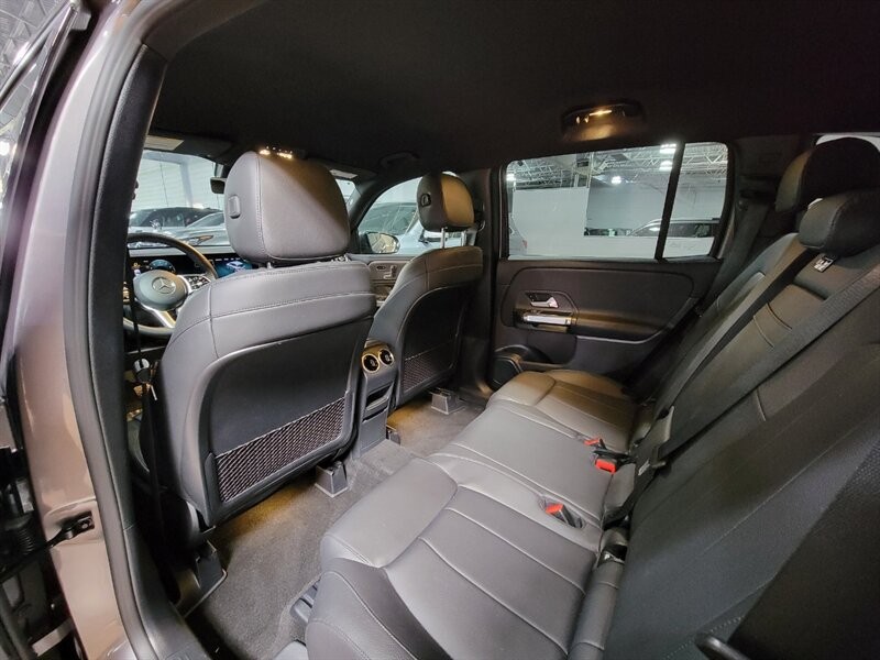 Mercedes-Benz 250 Vehicle Full-screen Gallery Image 22