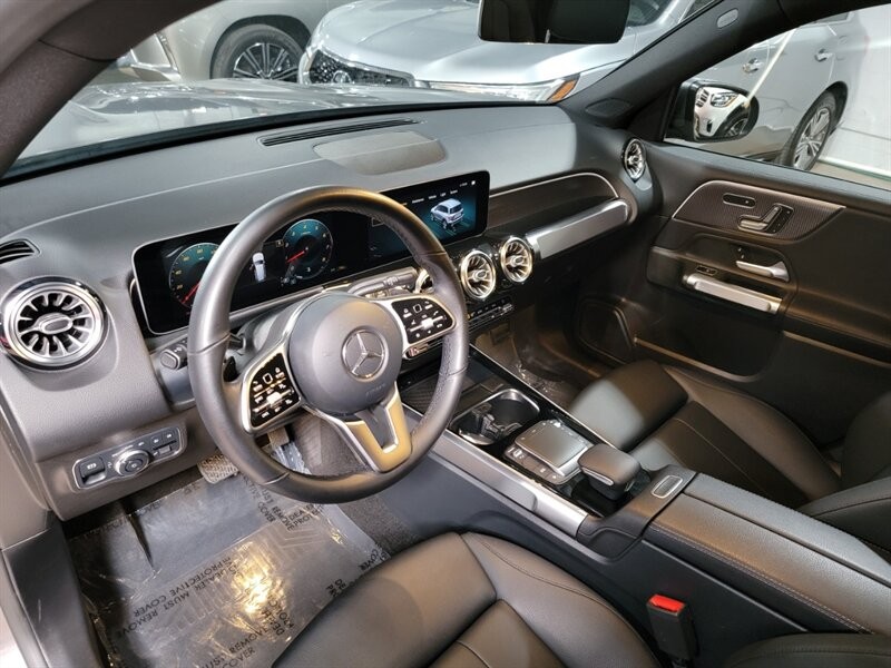 Mercedes-Benz 250 Vehicle Full-screen Gallery Image 35