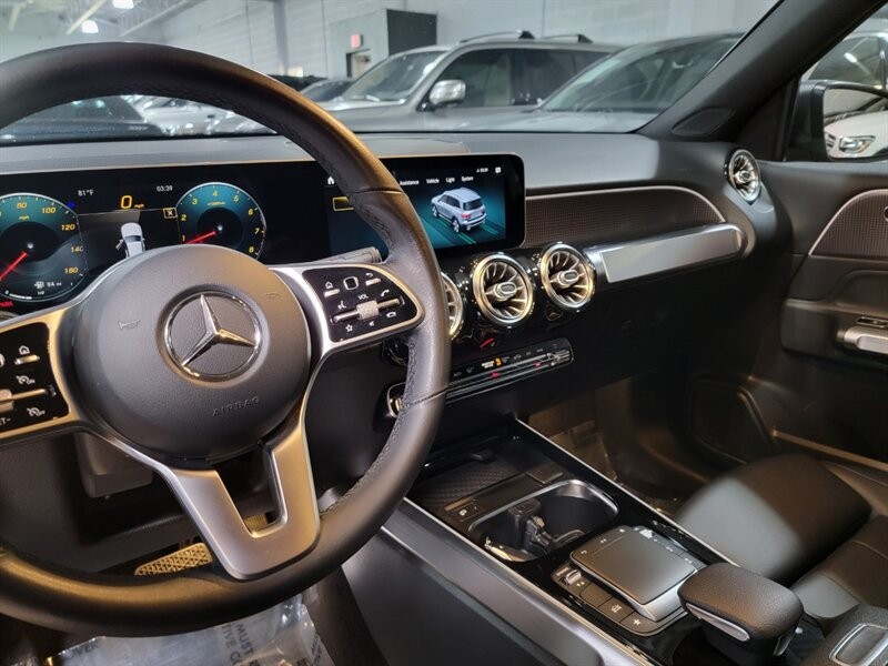 Mercedes-Benz 250 Vehicle Full-screen Gallery Image 36