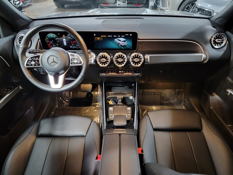 Mercedes-Benz 250 Vehicle Full-screen Gallery Image 38