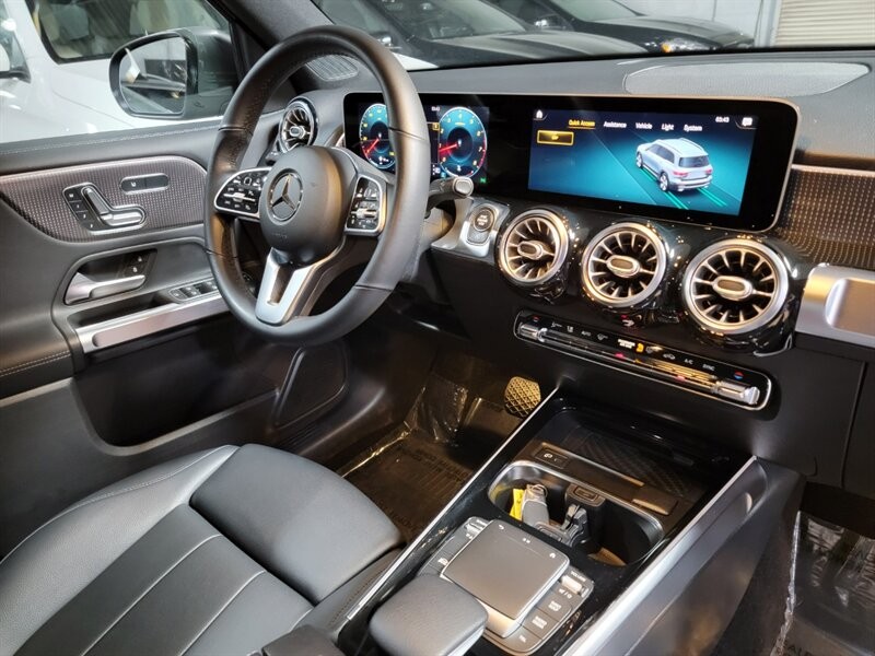 Mercedes-Benz 250 Vehicle Full-screen Gallery Image 40