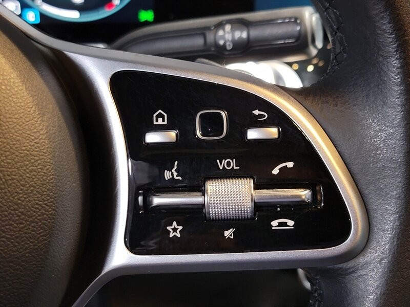 Mercedes-Benz 250 Vehicle Full-screen Gallery Image 43