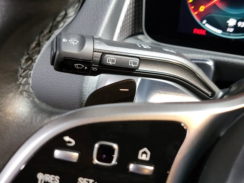 Mercedes-Benz 250 Vehicle Full-screen Gallery Image 44