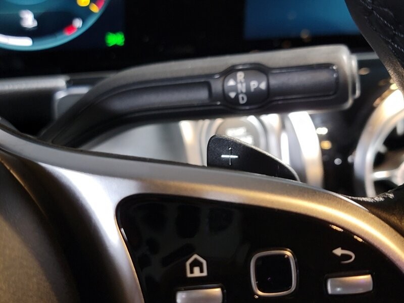 Mercedes-Benz 250 Vehicle Full-screen Gallery Image 45