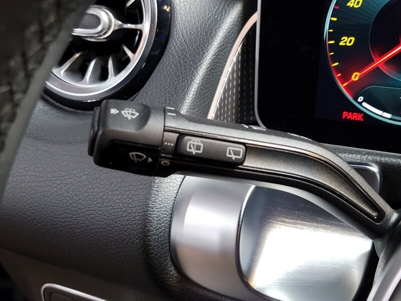 Mercedes-Benz 250 Vehicle Full-screen Gallery Image 46