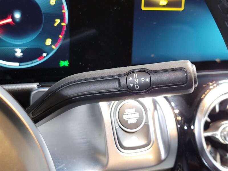 Mercedes-Benz 250 Vehicle Full-screen Gallery Image 47