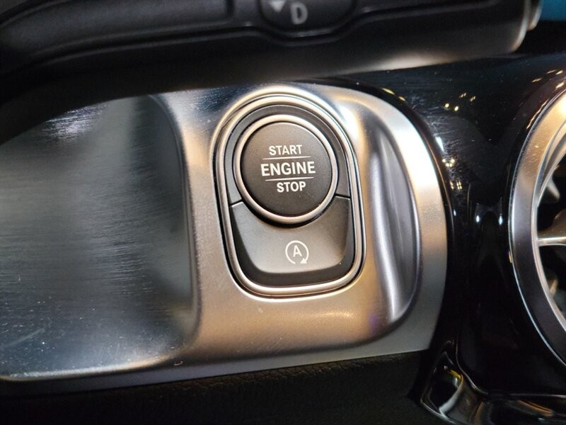 Mercedes-Benz 250 Vehicle Full-screen Gallery Image 48