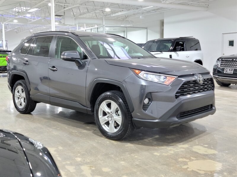 Toyota RAV4 XLE Vehicle Full-screen Gallery Image 14