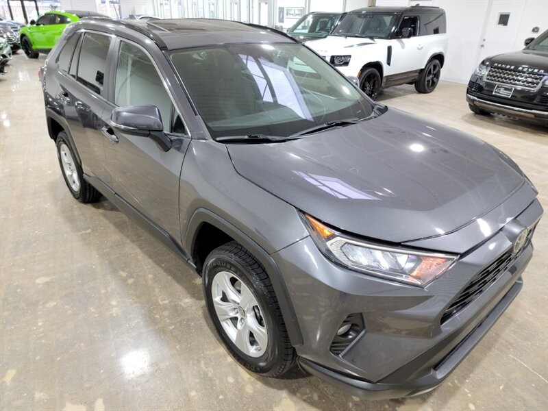 Toyota RAV4 XLE Vehicle Full-screen Gallery Image 15