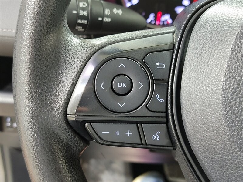 Toyota RAV4 XLE Vehicle Full-screen Gallery Image 40