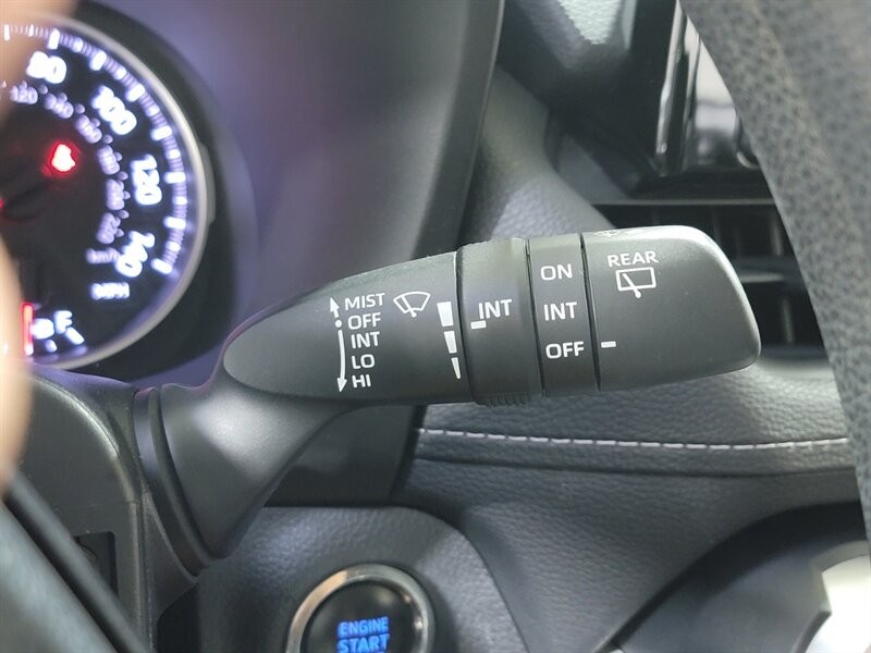 Toyota RAV4 XLE Vehicle Full-screen Gallery Image 43