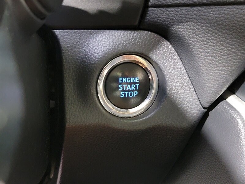 Toyota RAV4 XLE Vehicle Full-screen Gallery Image 44