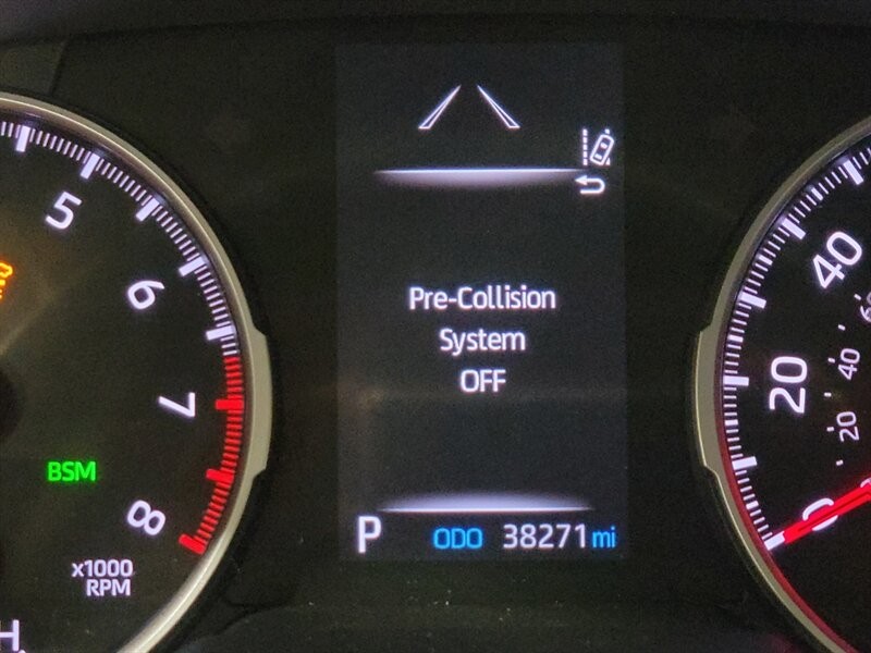 Toyota RAV4 XLE Vehicle Full-screen Gallery Image 45