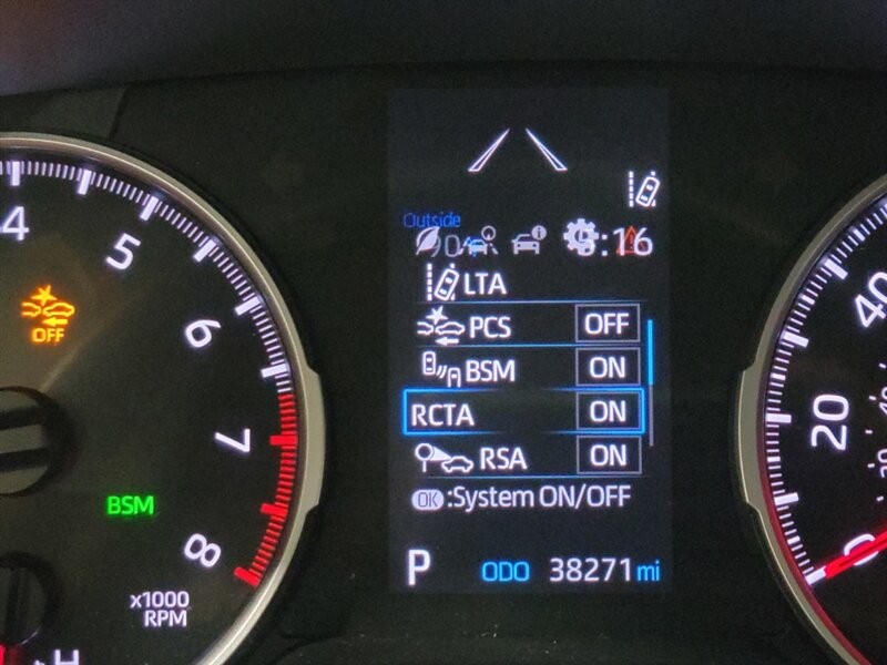 Toyota RAV4 XLE Vehicle Full-screen Gallery Image 46