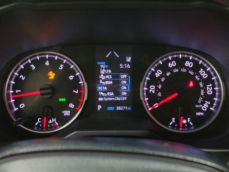 Toyota RAV4 XLE Vehicle Full-screen Gallery Image 48