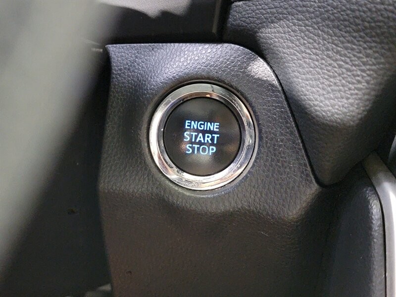 Toyota RAV4 XLE Vehicle Full-screen Gallery Image 49