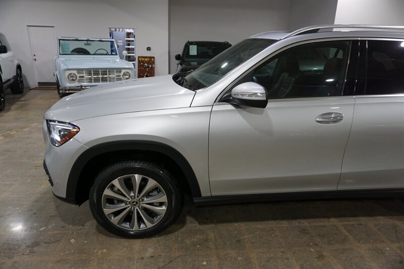 Mercedes-Benz GLE 350 Vehicle Full-screen Gallery Image 03