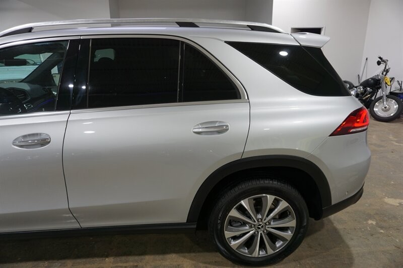 Mercedes-Benz GLE 350 Vehicle Full-screen Gallery Image 04