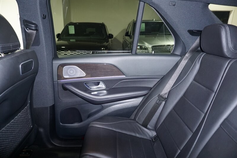Mercedes-Benz GLE 350 Vehicle Full-screen Gallery Image 25